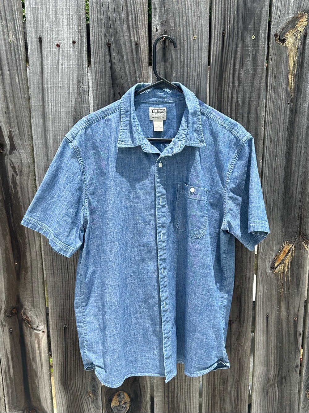 L.L. Bean Comfort Stretch Chambray Blue Short-Sleeve Button-Down Shirt